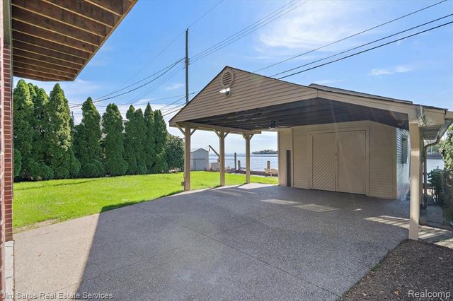22676 Bayview Drive, Saint Clair Shores, MI 48081