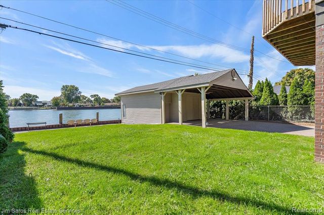 22676 Bayview Drive, Saint Clair Shores, MI 48081