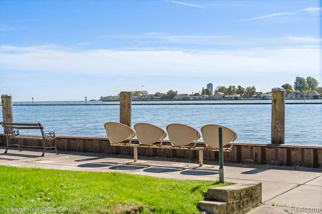 22676 Bayview Drive, Saint Clair Shores, MI 48081