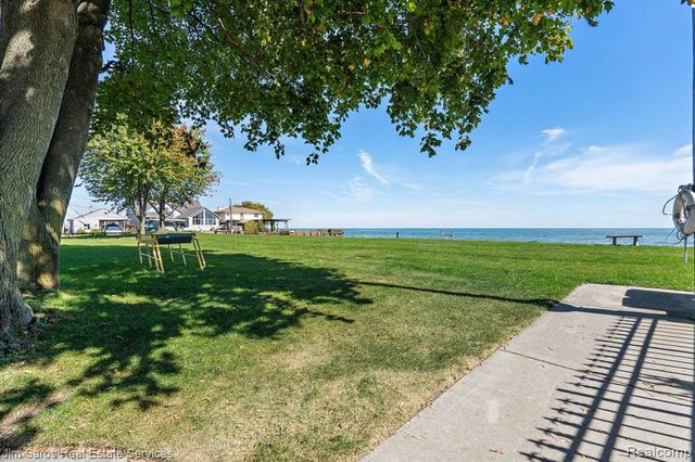 22676 Bayview Drive, Saint Clair Shores, MI 48081