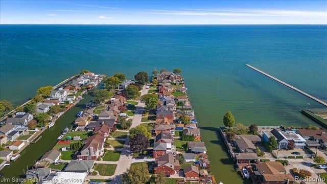 22676 Bayview Drive, Saint Clair Shores, MI 48081
