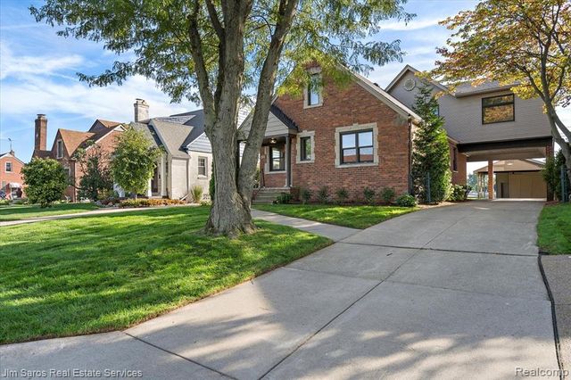 22676 Bayview Drive, Saint Clair Shores, MI 48081