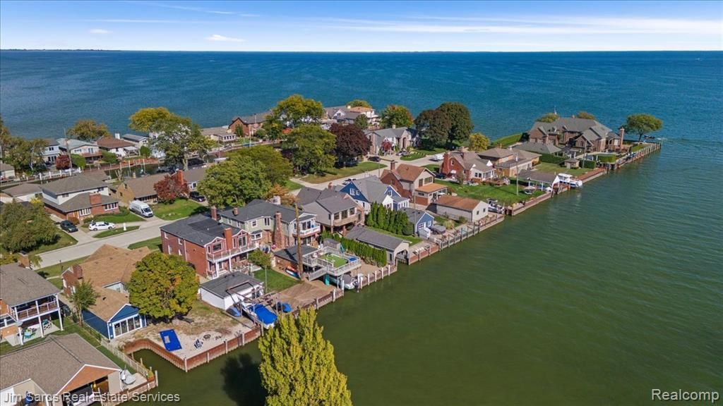 22676 Bayview Drive, Saint Clair Shores, MI 48081