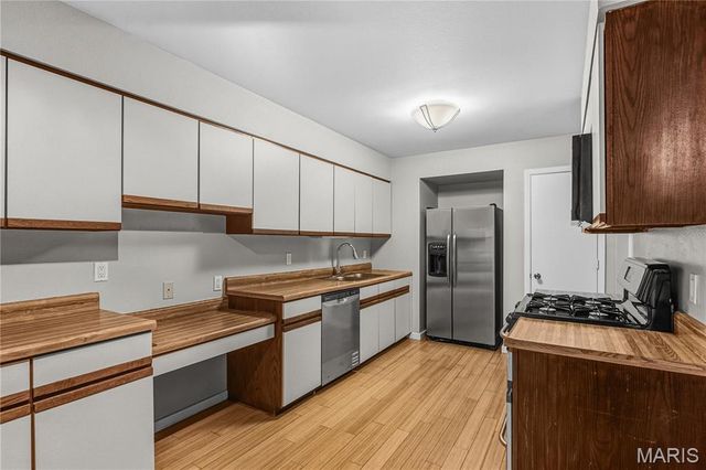 11636 Cedar Walk Drive, Unincorporated, MO 63146