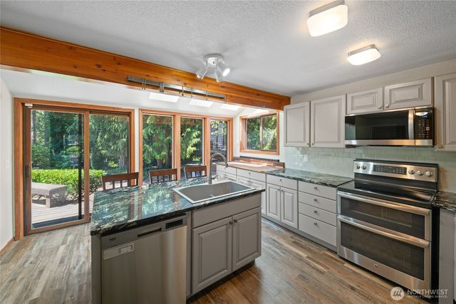 211 E Aycliffe Drive, Shelton, WA 98584