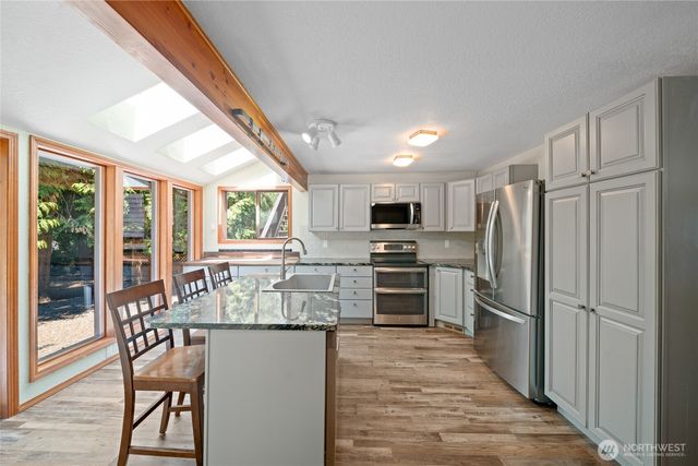 211 E Aycliffe Drive, Shelton, WA 98584