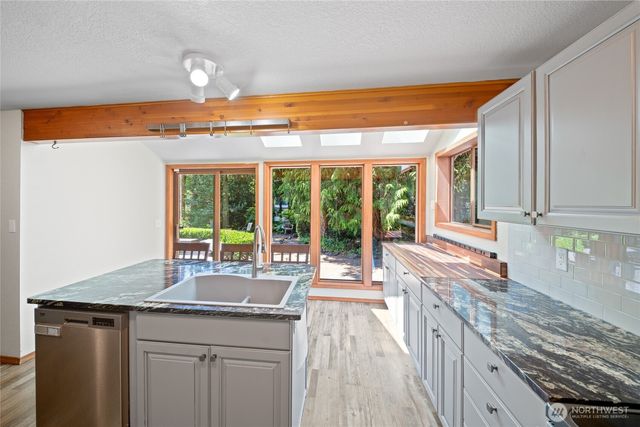 211 E Aycliffe Drive, Shelton, WA 98584
