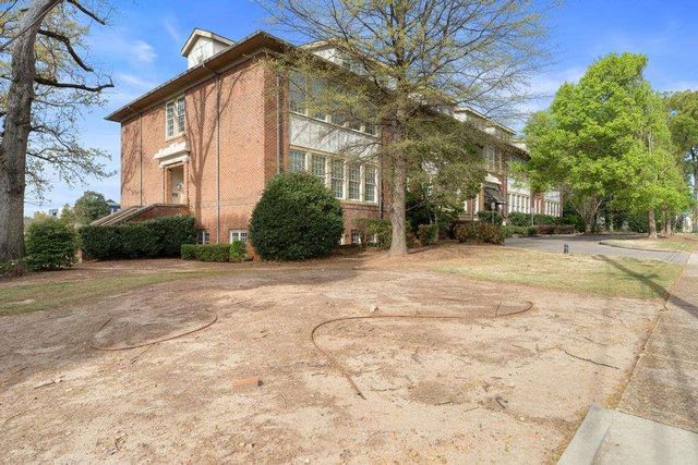 600 College Street 113, Hapeville, GA 30354