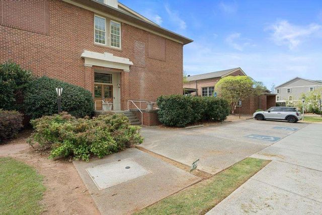 600 College Street 113, Hapeville, GA 30354