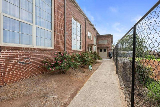 600 College Street 113, Hapeville, GA 30354