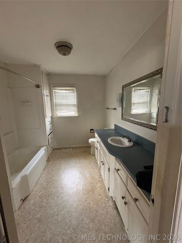 1307 S Madison Boulevard, Bartlesville, OK 74006