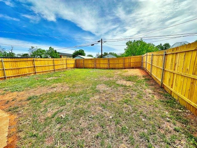 1004 Oak St, Sweetwater, TX 79556