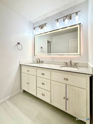 122 Summer Street 122, New Canaan, CT 06840