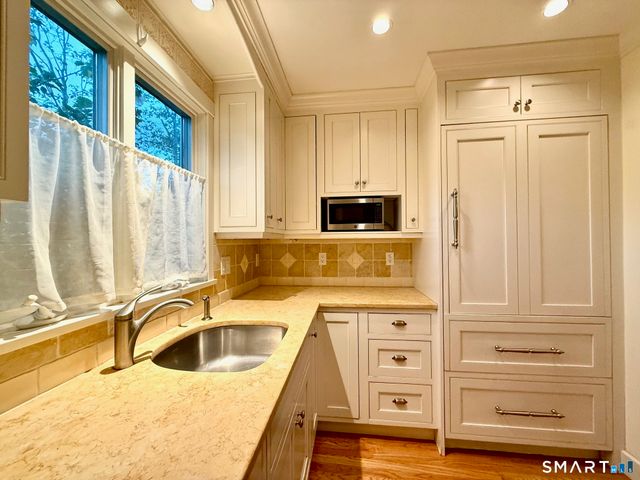 122 Summer Street 122, New Canaan, CT 06840
