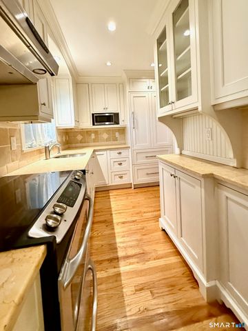 122 Summer Street 122, New Canaan, CT 06840