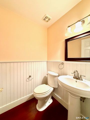 122 Summer Street 122, New Canaan, CT 06840