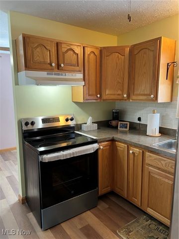 418 Carol Lane, Elyria, OH 44035