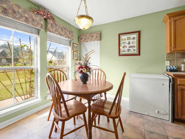 32606 Madeline Dr, Denham Springs, LA 70706