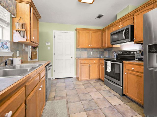 32606 Madeline Dr, Denham Springs, LA 70706