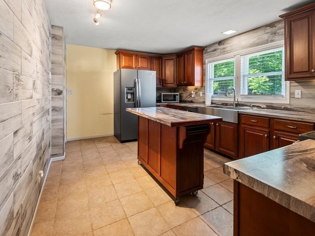 14 Orton St, Worcester, MA 01604