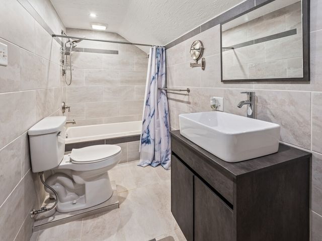 14 Orton St, Worcester, MA 01604
