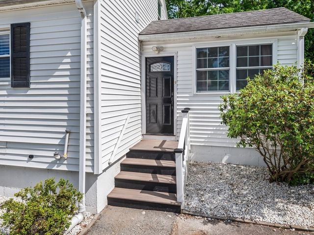 14 Orton St, Worcester, MA 01604