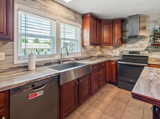 14 Orton St, Worcester, MA 01604