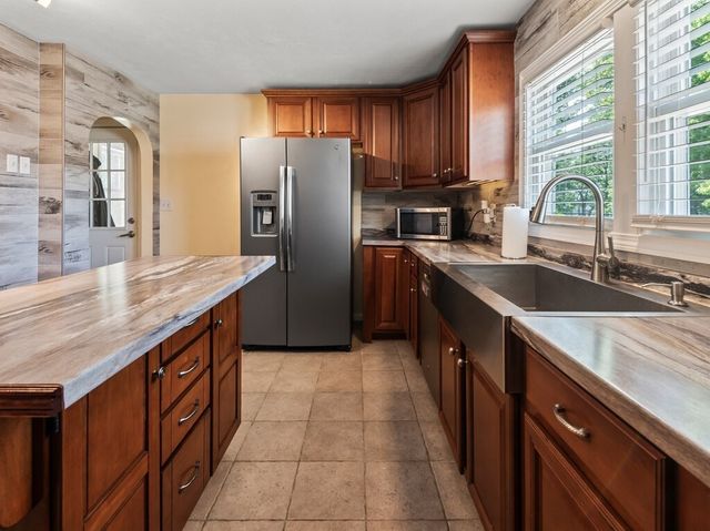 14 Orton St, Worcester, MA 01604