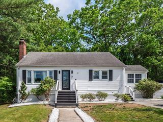14 Orton St, Worcester, MA 01604