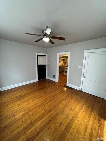 4048 Giles Avenue, St Louis, MO 63116