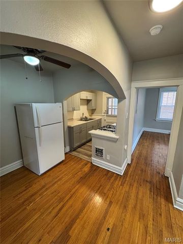 4048 Giles Avenue, St Louis, MO 63116