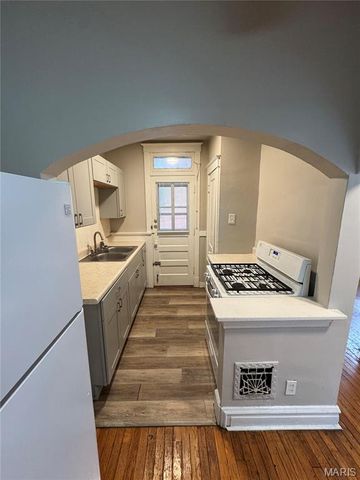 4048 Giles Avenue, St Louis, MO 63116