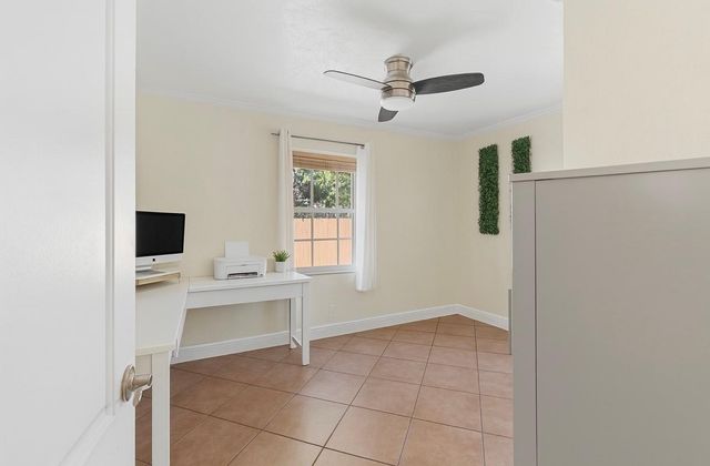 31 Miami Gardens Rd, West Park, FL 33023