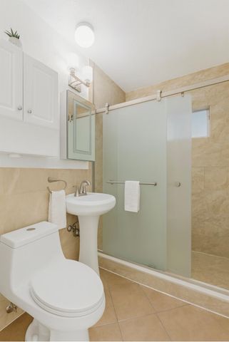 31 Miami Gardens Rd, West Park, FL 33023