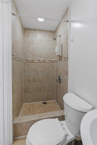 31 Miami Gardens Rd, West Park, FL 33023