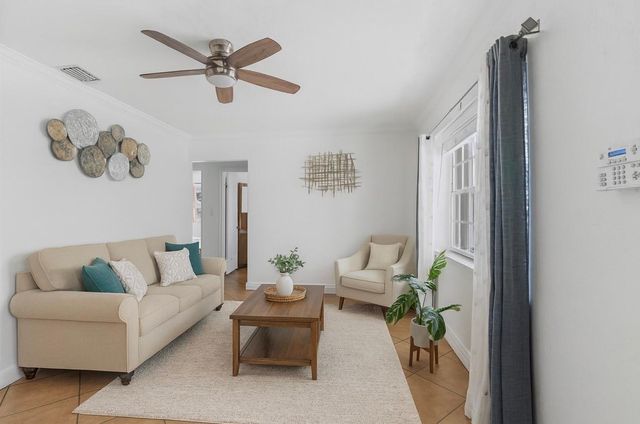 31 Miami Gardens Rd, West Park, FL 33023