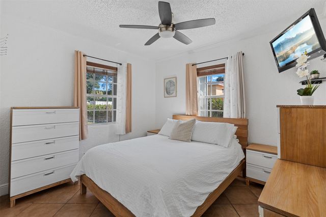 31 Miami Gardens Rd, West Park, FL 33023