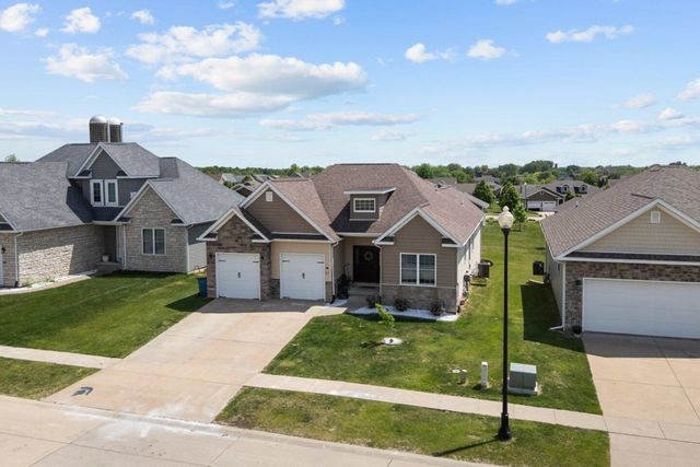 67 Cobblestone Lane, Leclaire, IA 52753