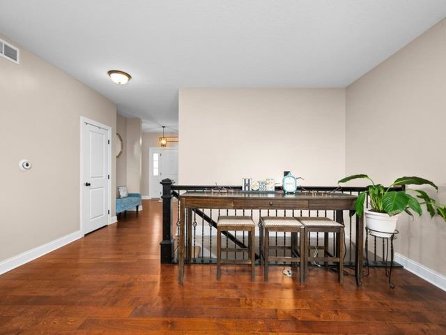 67 Cobblestone Lane, Leclaire, IA 52753