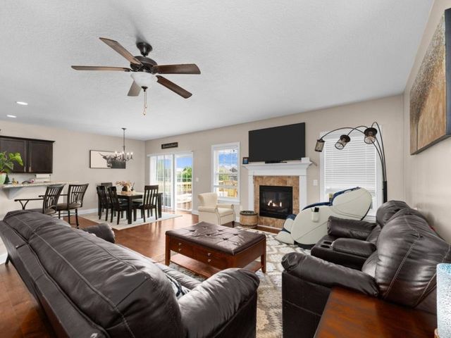 67 Cobblestone Lane, Leclaire, IA 52753