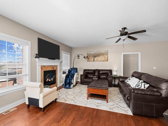 67 Cobblestone Lane, Leclaire, IA 52753