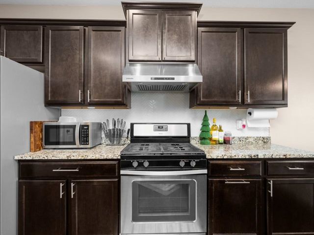 67 Cobblestone Lane, Leclaire, IA 52753