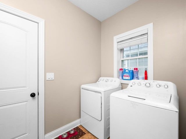 67 Cobblestone Lane, Leclaire, IA 52753
