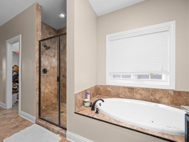 67 Cobblestone Lane, Leclaire, IA 52753