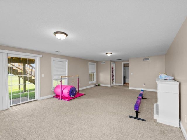 67 Cobblestone Lane, Leclaire, IA 52753