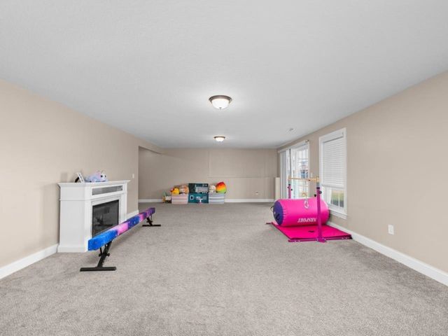 67 Cobblestone Lane, Leclaire, IA 52753