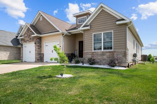 67 Cobblestone Lane, Leclaire, IA 52753