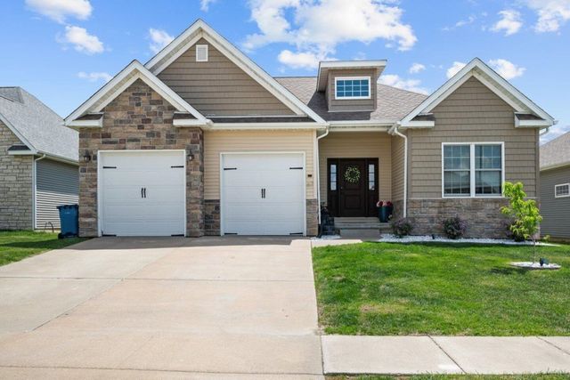 67 Cobblestone Lane, Leclaire, IA 52753