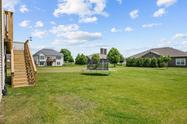 67 Cobblestone Lane, Leclaire, IA 52753