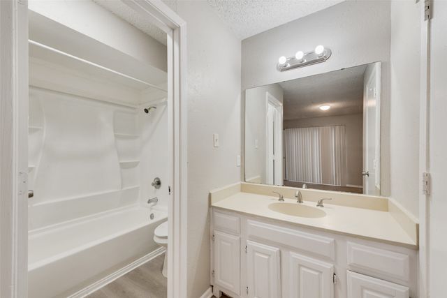 1704 Fieldstone Court, Arlington, TX 76018